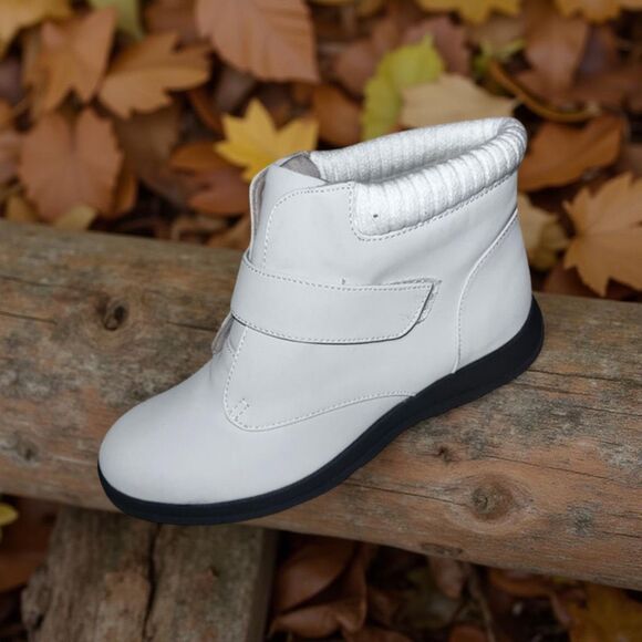 NWOB Haband Sno Country Womens Winter Ankle Boots Beige Off White Size 8 - Picture 1 of 9